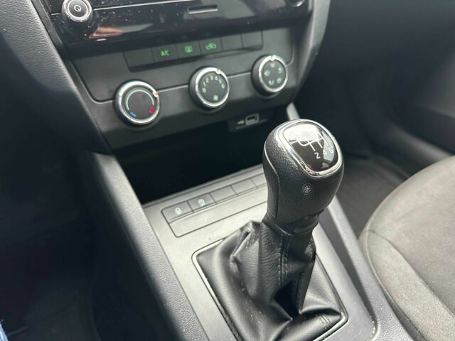 Білий Шкода Октавія, об'ємом двигуна 1.4 л та пробігом 242 тис. км за 11300 $, фото 12 на Automoto.ua