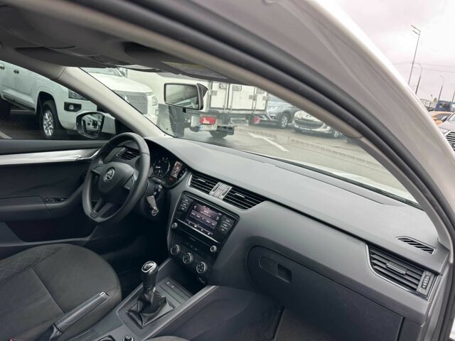 Білий Шкода Октавія, об'ємом двигуна 1.4 л та пробігом 242 тис. км за 11300 $, фото 13 на Automoto.ua