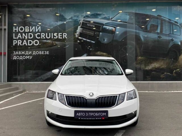 Белый Шкода Октавия, объемом двигателя 1.6 л и пробегом 12 тыс. км за 15422 $, фото 4 на Automoto.ua
