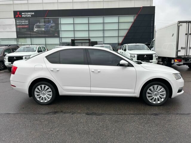 Білий Шкода Октавія, об'ємом двигуна 1.4 л та пробігом 242 тис. км за 11300 $, фото 7 на Automoto.ua