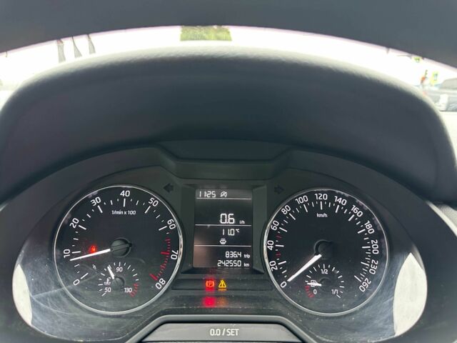 Білий Шкода Октавія, об'ємом двигуна 1.4 л та пробігом 242 тис. км за 11300 $, фото 10 на Automoto.ua