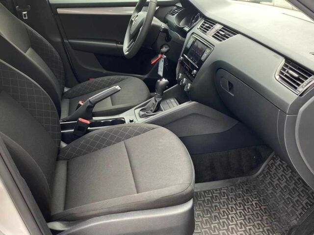 Белый Шкода Октавия, объемом двигателя 1.6 л и пробегом 12 тыс. км за 15422 $, фото 5 на Automoto.ua