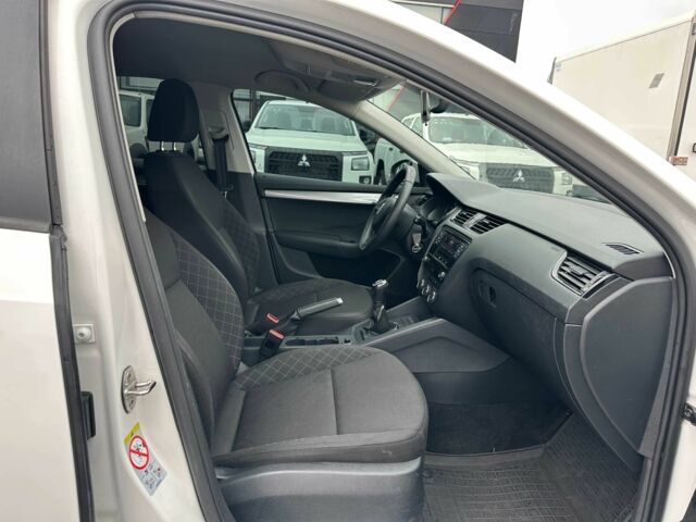 Білий Шкода Октавія, об'ємом двигуна 1.4 л та пробігом 242 тис. км за 11300 $, фото 14 на Automoto.ua