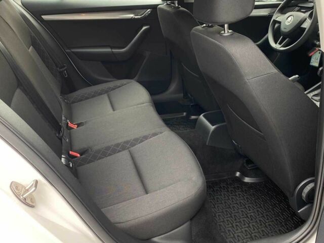 Белый Шкода Октавия, объемом двигателя 1.6 л и пробегом 12 тыс. км за 15422 $, фото 6 на Automoto.ua