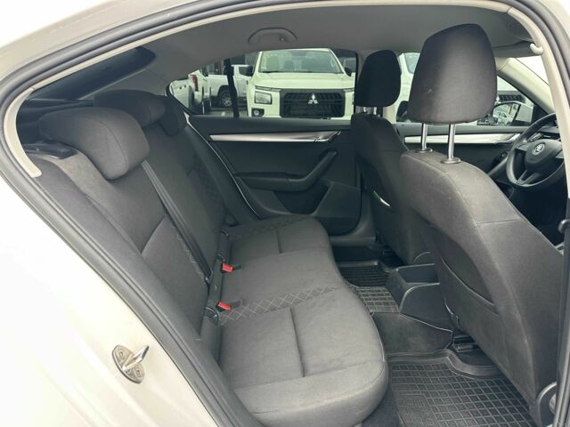 Білий Шкода Октавія, об'ємом двигуна 1.4 л та пробігом 242 тис. км за 11300 $, фото 15 на Automoto.ua