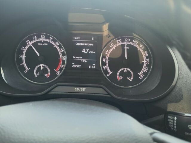 Білий Шкода Октавія, об'ємом двигуна 1.6 л та пробігом 228 тис. км за 13100 $, фото 7 на Automoto.ua