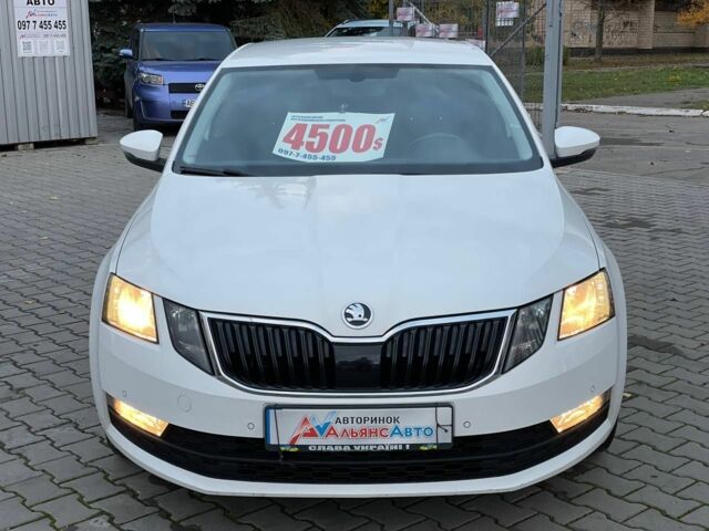 Білий Шкода Октавія, об'ємом двигуна 2 л та пробігом 198 тис. км за 14600 $, фото 1 на Automoto.ua