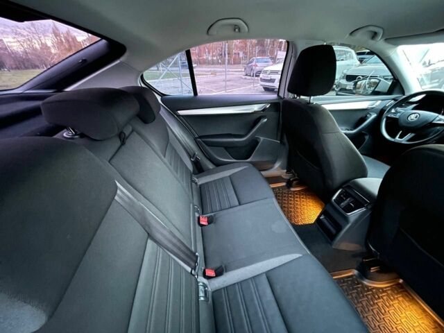 Білий Шкода Октавія, об'ємом двигуна 2 л та пробігом 198 тис. км за 14600 $, фото 18 на Automoto.ua