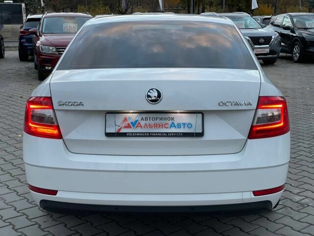 Білий Шкода Октавія, об'ємом двигуна 2 л та пробігом 198 тис. км за 14600 $, фото 5 на Automoto.ua