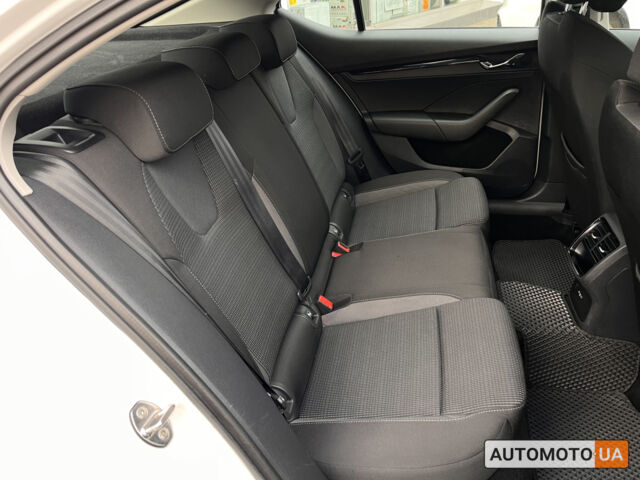 Білий Шкода Октавія, об'ємом двигуна 1.4 л та пробігом 124 тис. км за 19872 $, фото 17 на Automoto.ua