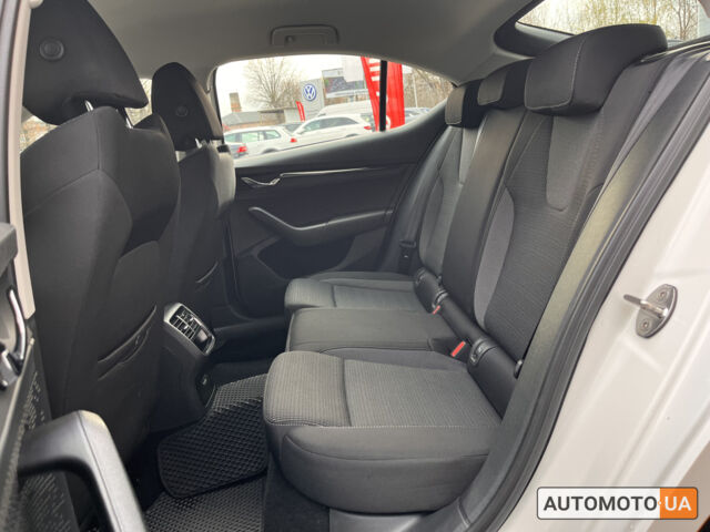 Білий Шкода Октавія, об'ємом двигуна 1.4 л та пробігом 124 тис. км за 19872 $, фото 19 на Automoto.ua