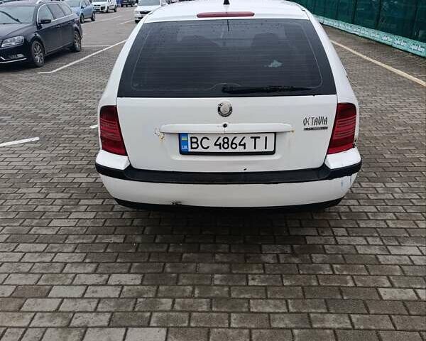 Белый Шкода Октавия, объемом двигателя 1.9 л и пробегом 399 тыс. км за 2500 $, фото 1 на Automoto.ua