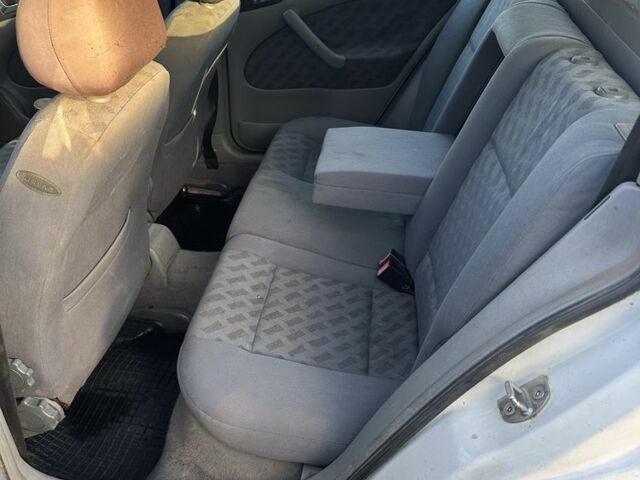 Білий Шкода Октавія, об'ємом двигуна 1.9 л та пробігом 320 тис. км за 2000 $, фото 4 на Automoto.ua