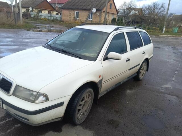 Белый Шкода Октавия, объемом двигателя 1.9 л и пробегом 330 тыс. км за 1800 $, фото 1 на Automoto.ua