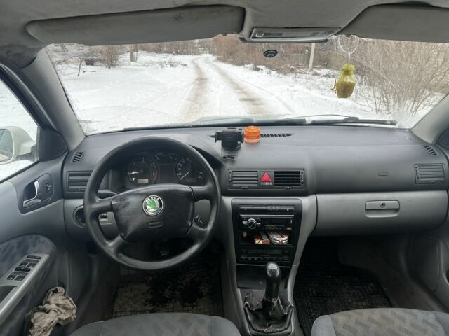 Белый Шкода Октавия, объемом двигателя 1.9 л и пробегом 320 тыс. км за 1950 $, фото 4 на Automoto.ua
