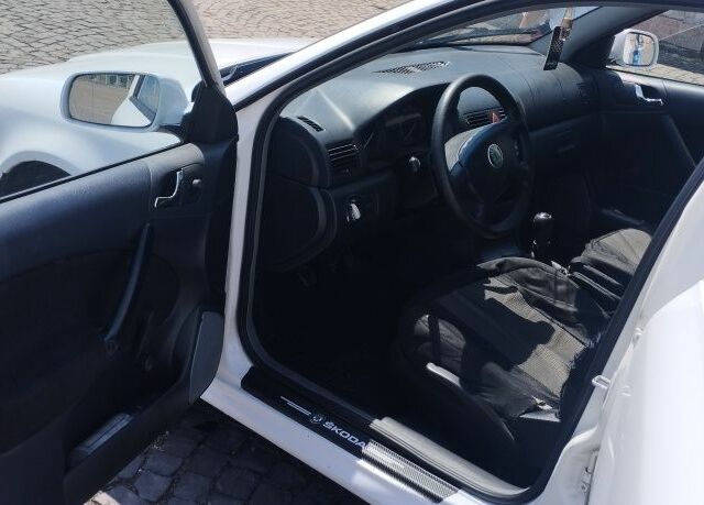 Белый Шкода Октавия, объемом двигателя 1.9 л и пробегом 420 тыс. км за 3500 $, фото 7 на Automoto.ua