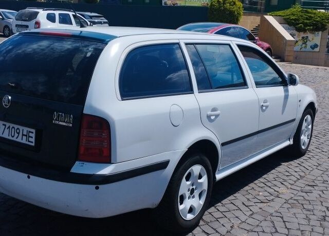 Белый Шкода Октавия, объемом двигателя 1.9 л и пробегом 420 тыс. км за 3500 $, фото 4 на Automoto.ua