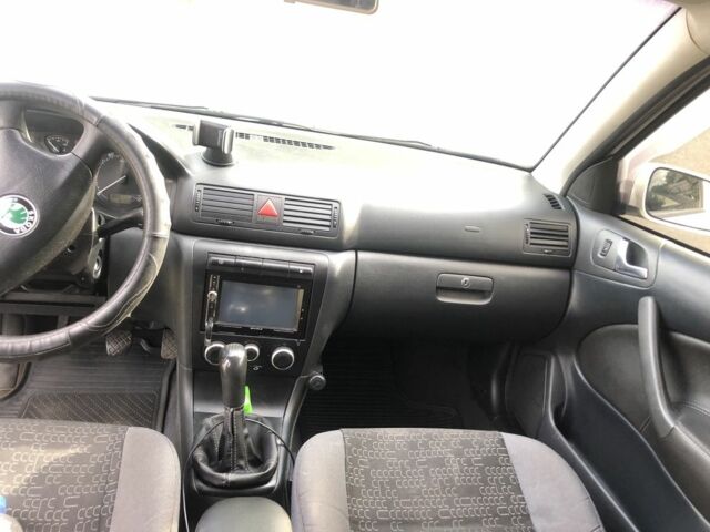 Білий Шкода Октавія, об'ємом двигуна 1.8 л та пробігом 380 тис. км за 4650 $, фото 6 на Automoto.ua
