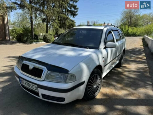 Белый Шкода Октавия, объемом двигателя 1.6 л и пробегом 404 тыс. км за 3500 $, фото 4 на Automoto.ua