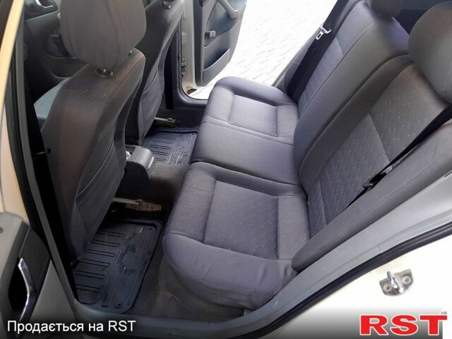 Белый Шкода Октавия, объемом двигателя 1.6 л и пробегом 340 тыс. км за 3750 $, фото 5 на Automoto.ua