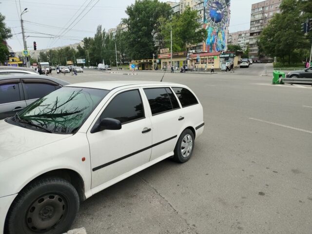 Белый Шкода Октавия, объемом двигателя 1.6 л и пробегом 182 тыс. км за 4000 $, фото 8 на Automoto.ua