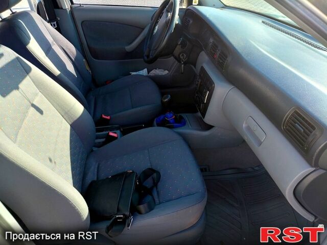 Білий Шкода Октавія, об'ємом двигуна 1.6 л та пробігом 264 тис. км за 3900 $, фото 7 на Automoto.ua