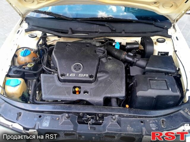 Белый Шкода Октавия, объемом двигателя 1.6 л и пробегом 340 тыс. км за 3750 $, фото 6 на Automoto.ua