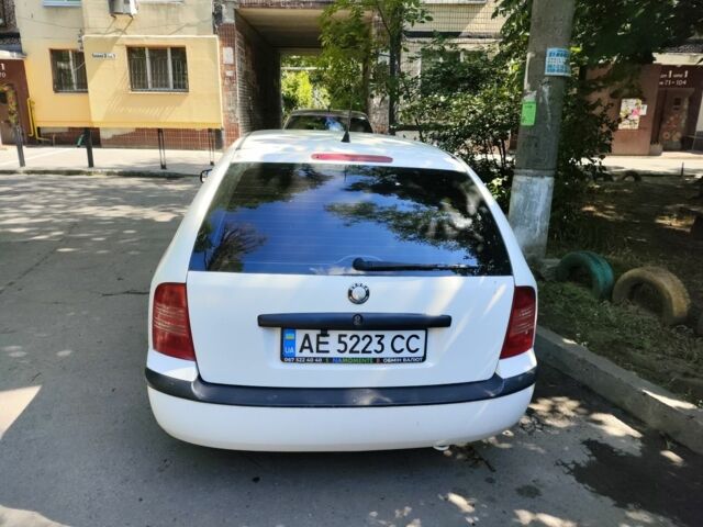 Белый Шкода Октавия, объемом двигателя 1.6 л и пробегом 182 тыс. км за 4000 $, фото 2 на Automoto.ua