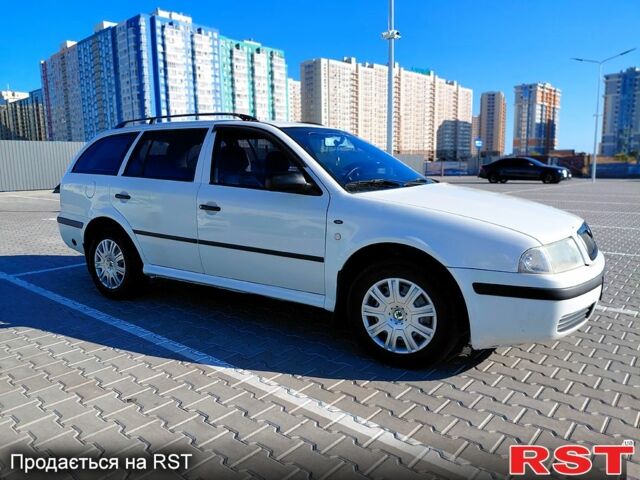 Білий Шкода Октавія, об'ємом двигуна 1.6 л та пробігом 300 тис. км за 3700 $, фото 4 на Automoto.ua