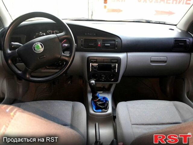 Белый Шкода Октавия, объемом двигателя 1.6 л и пробегом 340 тыс. км за 3750 $, фото 4 на Automoto.ua