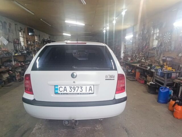 Білий Шкода Октавія, об'ємом двигуна 2 л та пробігом 111 тис. км за 4300 $, фото 4 на Automoto.ua