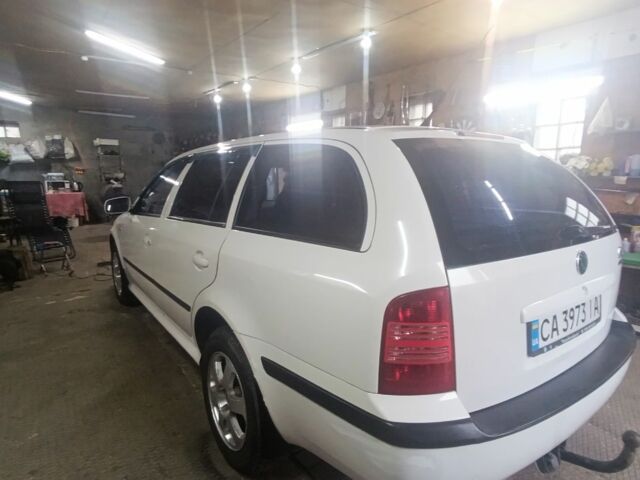 Білий Шкода Октавія, об'ємом двигуна 2 л та пробігом 111 тис. км за 4300 $, фото 2 на Automoto.ua