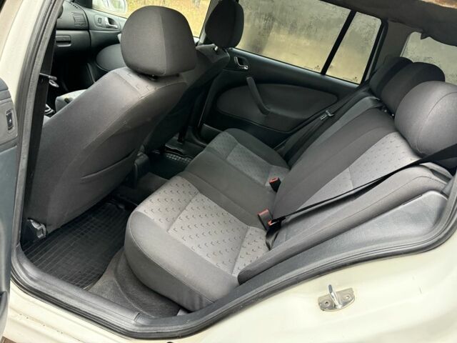 Белый Шкода Октавия, объемом двигателя 0 л и пробегом 300 тыс. км за 1950 $, фото 6 на Automoto.ua