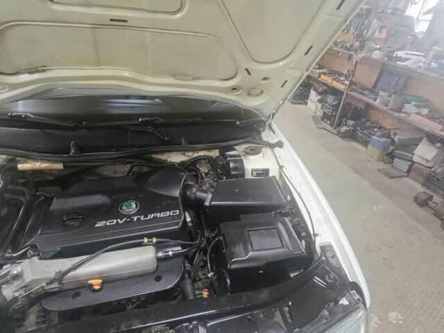 Білий Шкода Октавія, об'ємом двигуна 2 л та пробігом 111 тис. км за 4300 $, фото 6 на Automoto.ua