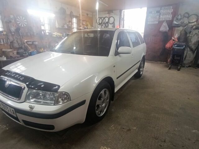 Білий Шкода Октавія, об'ємом двигуна 2 л та пробігом 111 тис. км за 4300 $, фото 1 на Automoto.ua