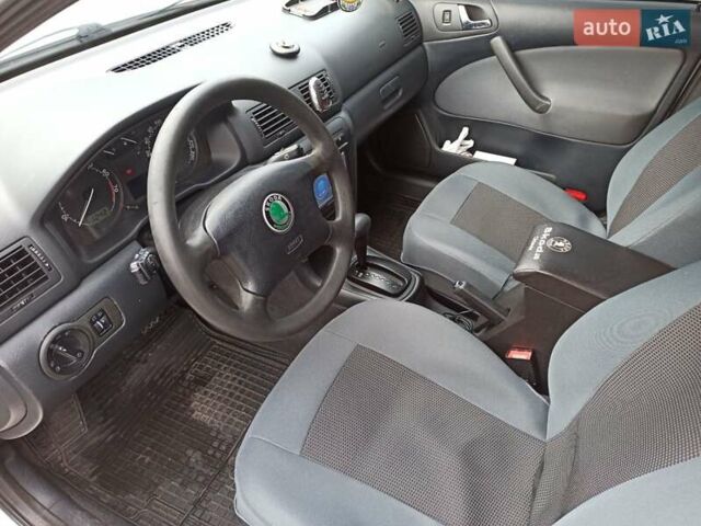 Белый Шкода Октавия, объемом двигателя 1.6 л и пробегом 268 тыс. км за 4800 $, фото 15 на Automoto.ua