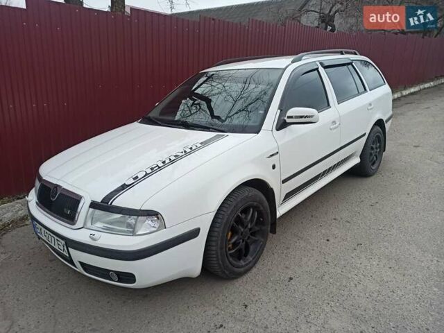 Белый Шкода Октавия, объемом двигателя 1.6 л и пробегом 268 тыс. км за 4800 $, фото 8 на Automoto.ua