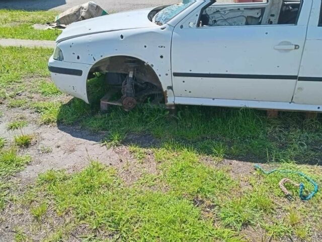 Белый Шкода Октавия, объемом двигателя 1.8 л и пробегом 150 тыс. км за 1000 $, фото 2 на Automoto.ua