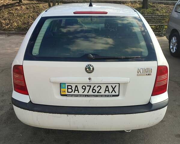 Белый Шкода Октавия, объемом двигателя 1.6 л и пробегом 183 тыс. км за 4900 $, фото 3 на Automoto.ua
