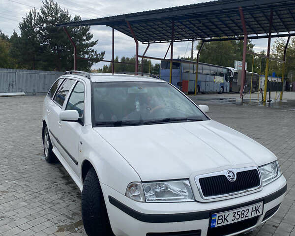Білий Шкода Октавія, об'ємом двигуна 1.78 л та пробігом 250 тис. км за 4000 $, фото 3 на Automoto.ua