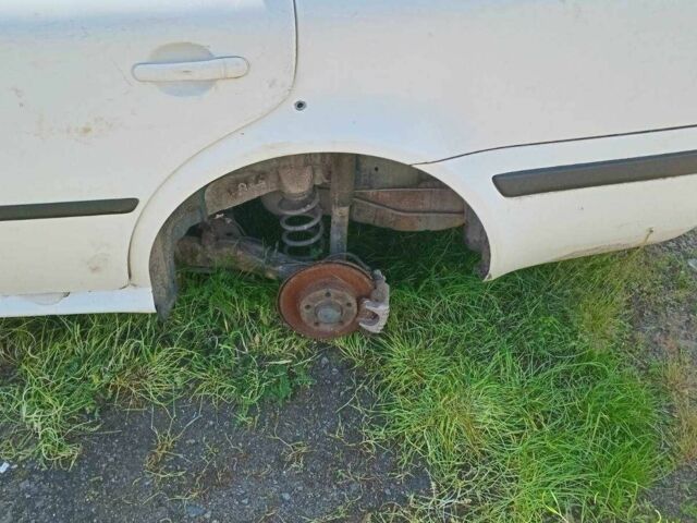 Белый Шкода Октавия, объемом двигателя 1.8 л и пробегом 150 тыс. км за 1000 $, фото 4 на Automoto.ua