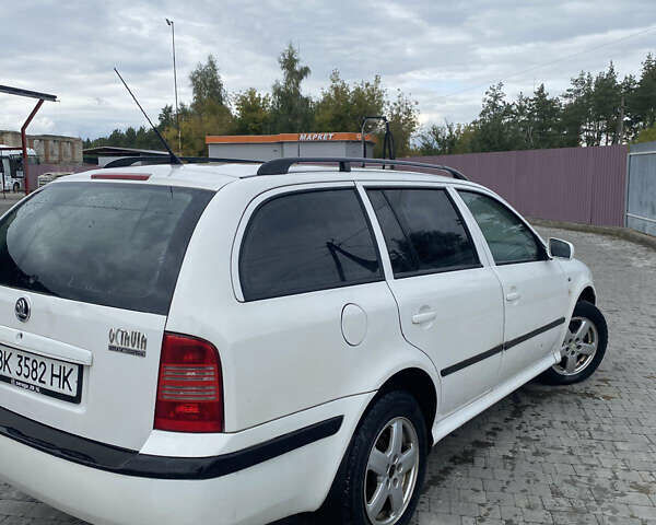 Білий Шкода Октавія, об'ємом двигуна 1.78 л та пробігом 250 тис. км за 4000 $, фото 4 на Automoto.ua