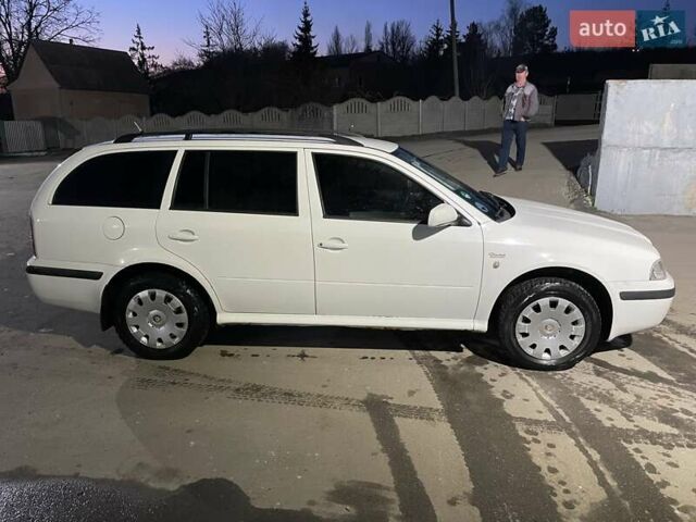 Белый Шкода Октавия, объемом двигателя 1.6 л и пробегом 212 тыс. км за 4750 $, фото 1 на Automoto.ua