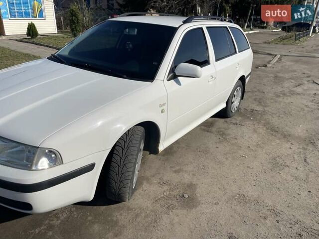 Белый Шкода Октавия, объемом двигателя 1.6 л и пробегом 212 тыс. км за 4750 $, фото 13 на Automoto.ua