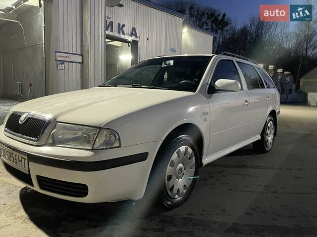 Белый Шкода Октавия, объемом двигателя 1.6 л и пробегом 212 тыс. км за 4750 $, фото 9 на Automoto.ua