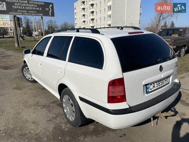 Белый Шкода Октавия, объемом двигателя 1.6 л и пробегом 212 тыс. км за 4750 $, фото 12 на Automoto.ua