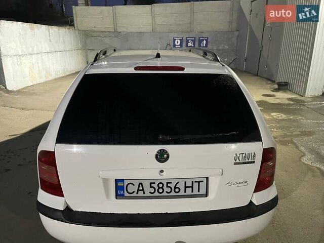 Белый Шкода Октавия, объемом двигателя 1.6 л и пробегом 212 тыс. км за 4750 $, фото 4 на Automoto.ua