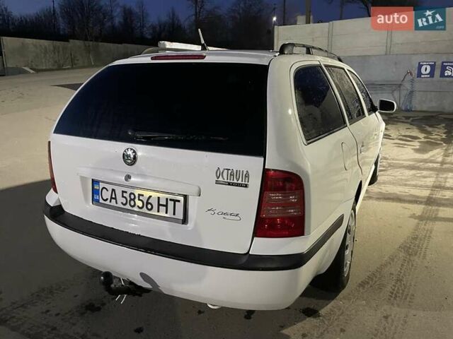 Белый Шкода Октавия, объемом двигателя 1.6 л и пробегом 212 тыс. км за 4750 $, фото 3 на Automoto.ua