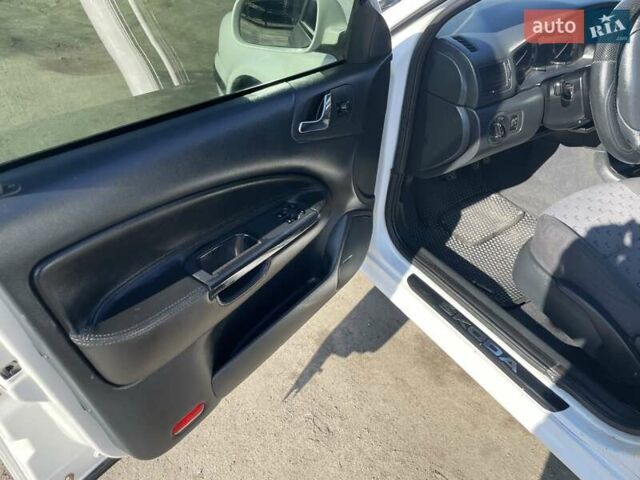 Белый Шкода Октавия, объемом двигателя 1.6 л и пробегом 212 тыс. км за 4750 $, фото 27 на Automoto.ua