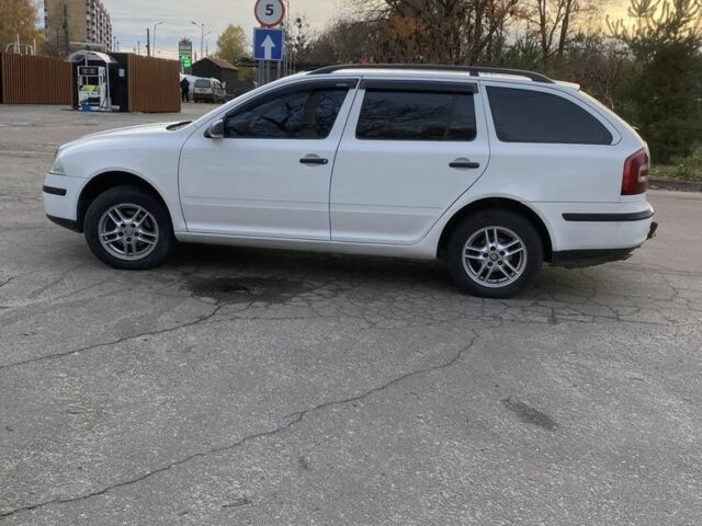 Белый Шкода Октавия, объемом двигателя 1.6 л и пробегом 231 тыс. км за 5950 $, фото 1 на Automoto.ua